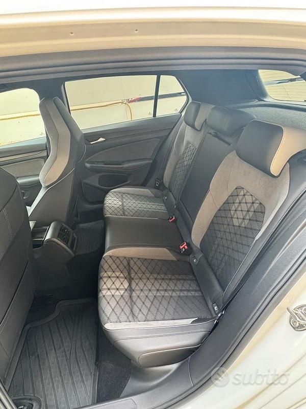 Usata VW Golf VIII R-line 131 CV (96 kW) 2020 Bianco Berlina