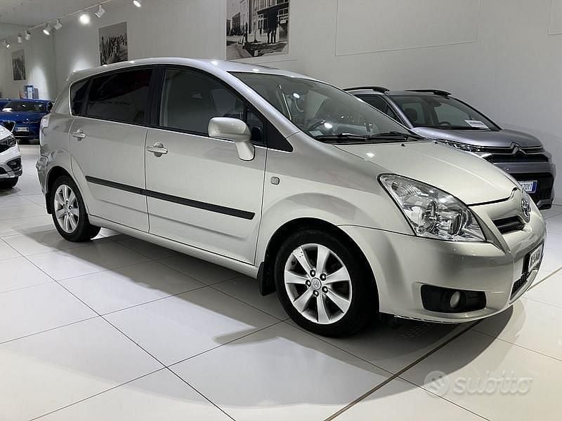 Usata Toyota Corolla Verso Sol 136 CV (100 kW) 2008 Grigio Monovolume