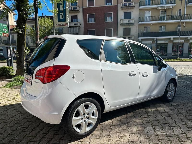 Usata Opel Meriva 95 CV (69 kW) 2017 Bianco Monovolume