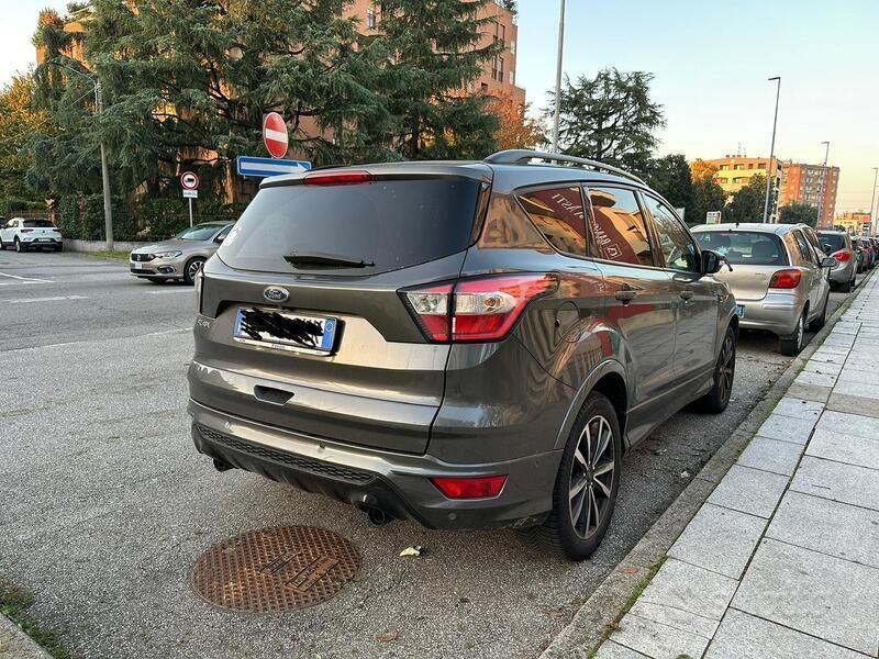 Usata Ford Kuga ST-Line 120 CV (88 kW) 2019 Grigio SUV