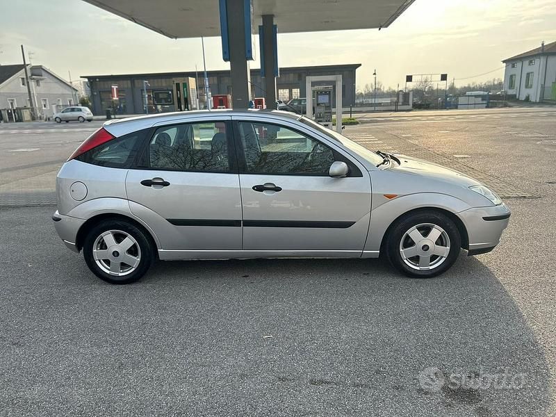 Usata Ford Focus 2004 Grigio Utilitaria