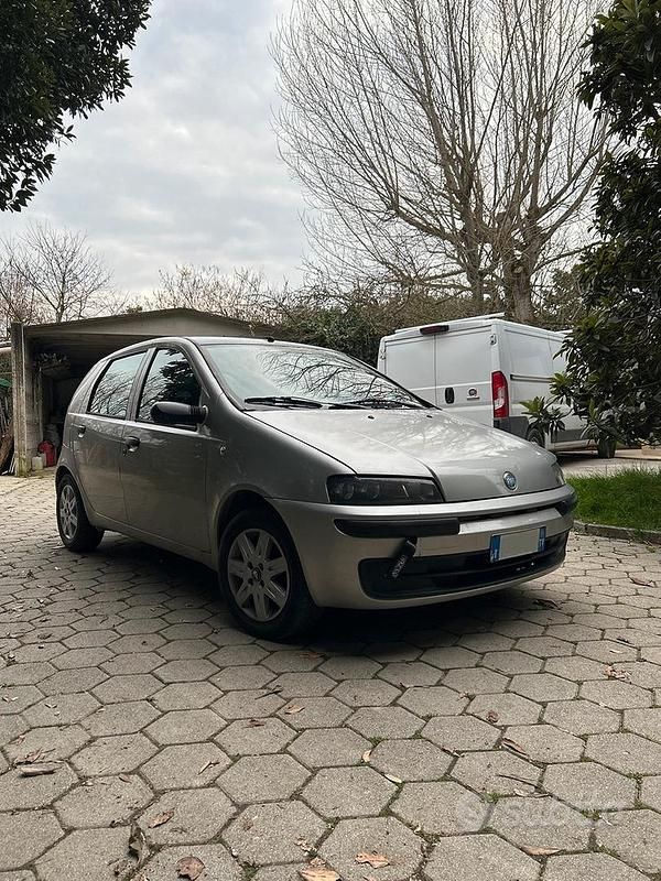 Usata Fiat Punto 60 CV (44 kW) 2001 Grigio Utilitaria