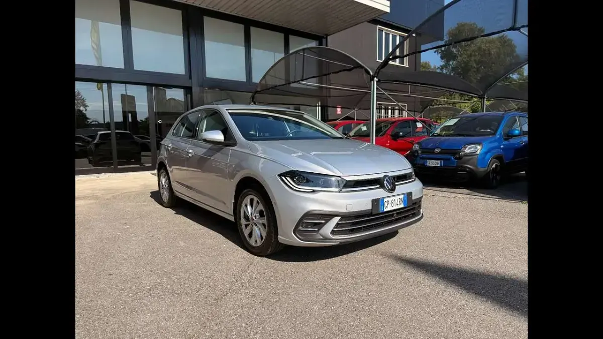 Usata VW Polo Style 110 CV (80 kW) 2023 Argento Utilitaria