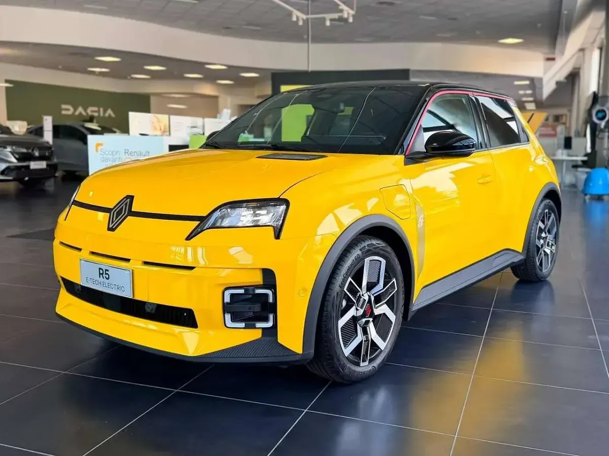 Nuova Renault 5 E-Tech Komfort 110 kW (150 CV) 2026 Giallo Berlina