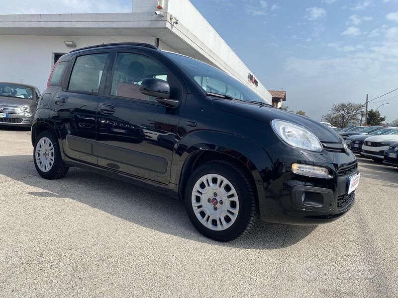 Nero Usata 2020 Fiat Panda Lounge Due volumi | 10.990 € (Cara) - Immagine 1/4