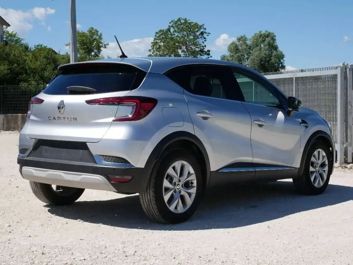 Usata Renault Captur Intens 91 CV (66 kW) 2022 Highland gray SUV