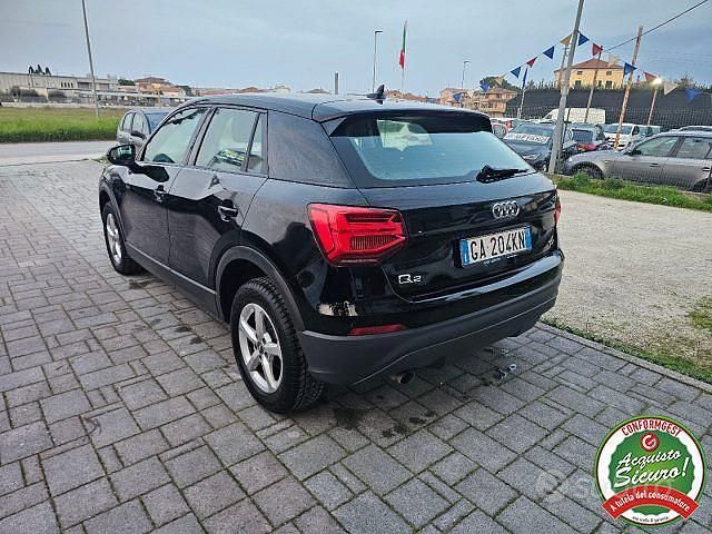 Begagnad Audi Q2 Business 116 HK (85 kW) 2020 Svart SUV