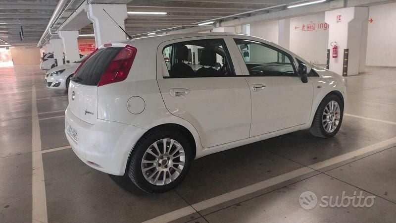 Usata Fiat Grande Punto S 75 CV (55 kW) 2011 Bianco Utilitaria