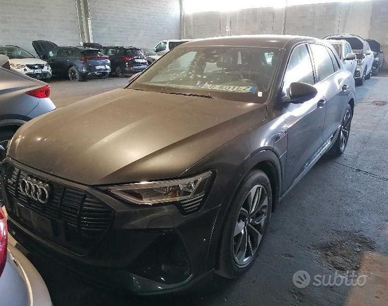 Usata Audi e-tron S-Line 230 kW (313 CV) 2020 Grigio SUV