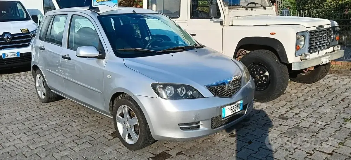 Usata Mazda 2 68 CV (50 kW) 2006 Grigio Utilitaria