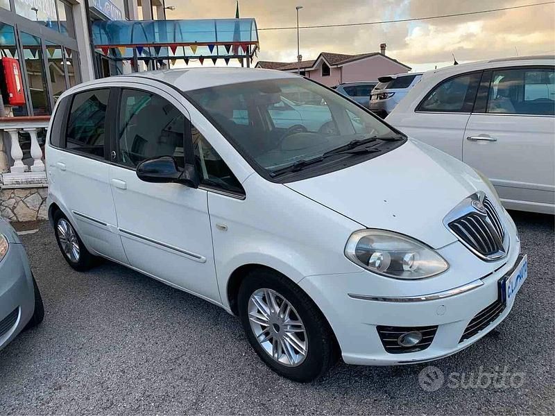 Usata Lancia Musa 77 CV (56 kW) 2012 Bianco Monovolume