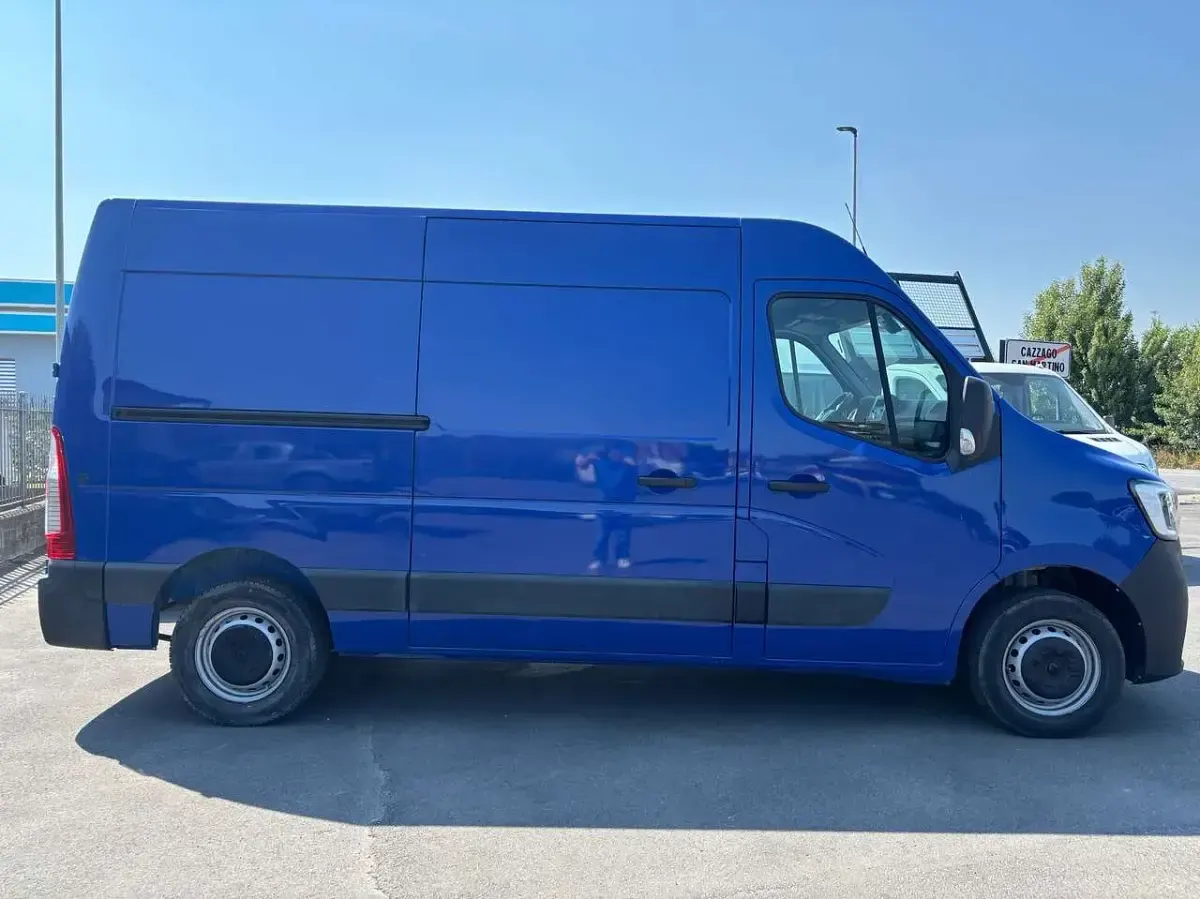 Usata Renault Master 140 CV (102 kW) 2021 Blu/azzurro Monovolume