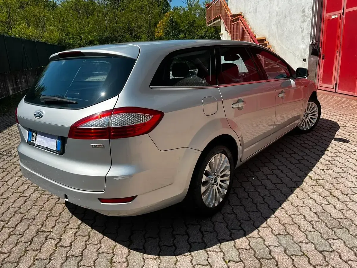 Usata Ford Mondeo Titanium 140 CV (102 kW) 2009 Grigio Station wagon