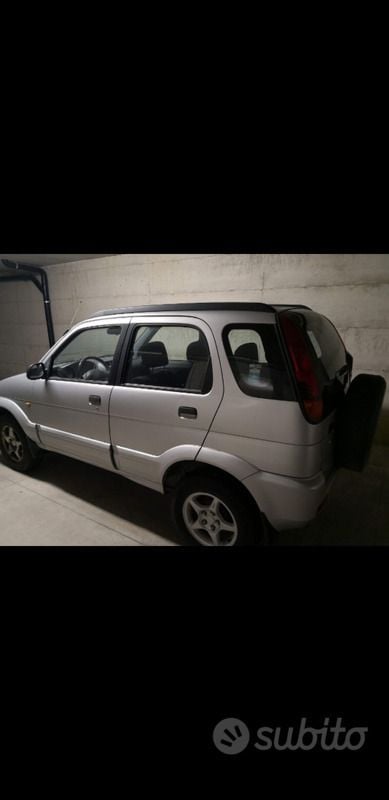 Usata Daihatsu Terios 83 CV (61 kW) 2000 Grigio SUV