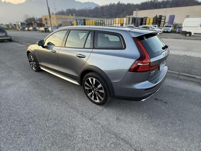 Usata Volvo V60 CC Business Edition 197 CV (144 kW) 2021 Grigio Station wagon