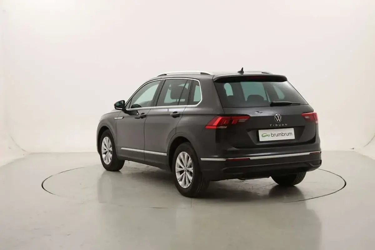 Usata VW Tiguan Life 122 CV (89 kW) 2022 Grigio SUV