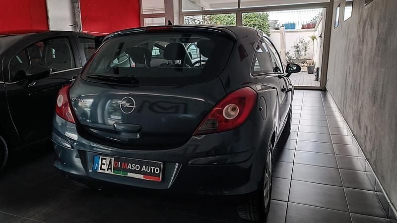 Usata Opel Corsa Enjoy 80 CV (58 kW) 2009 Argento Berlina