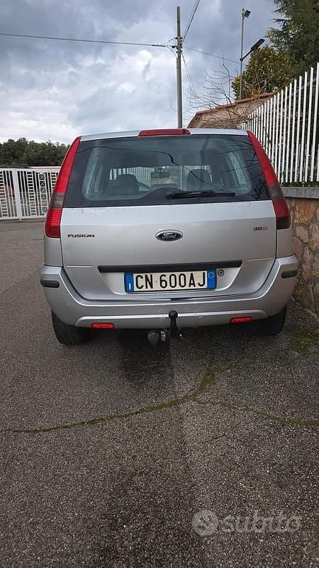 Usata Ford Fusion 68 CV (50 kW) 2003 Grigio Utilitaria