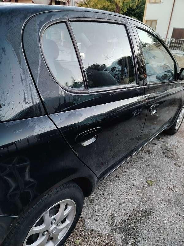 Usata Toyota Yaris Sol 68 CV (50 kW) 2000 Berlina