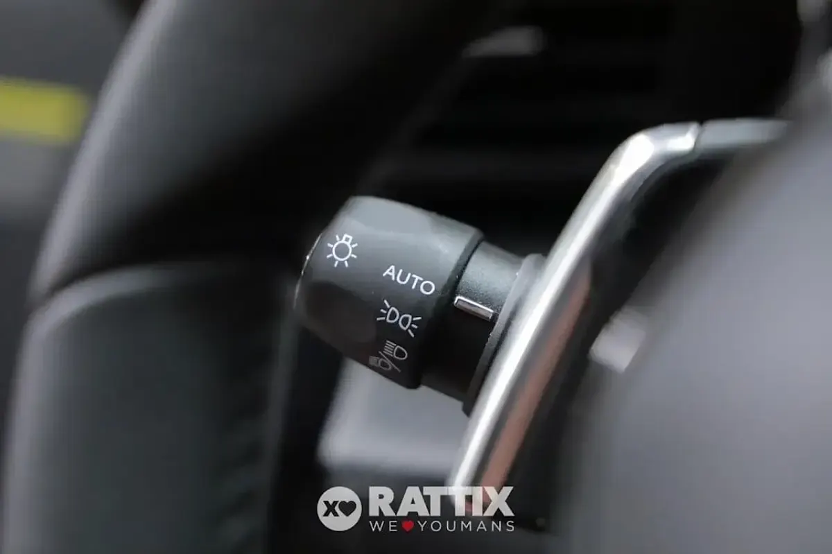 Usata Peugeot 2008 Allure 130 CV (95 kW) 2023 Grigio SUV
