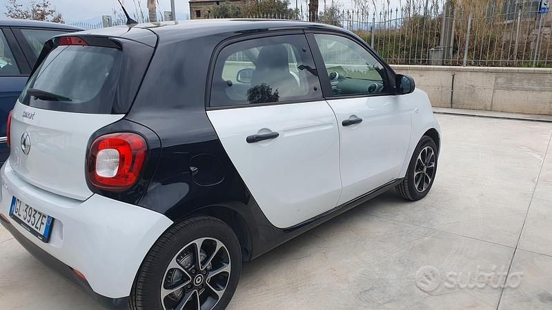 Usata Smart ForFour 71 CV (52 kW) 2019 Bianco Utilitaria