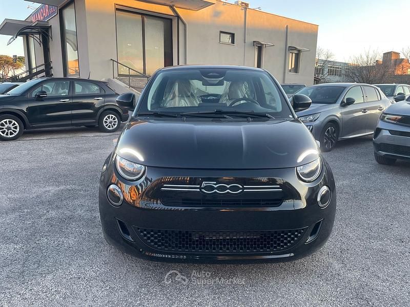 Nuova Fiat 500 Icon 65 CV (47 kW) 2026 Nero Berlina