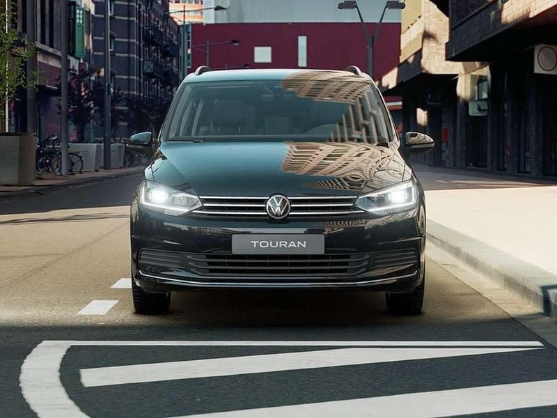 Nuova VW Touran Business 150 CV (110 kW) 2026 Grenadill black metallizzato Monovolume