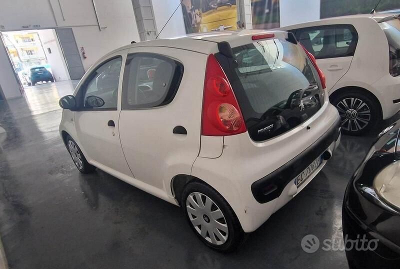Usata Peugeot 107 68 CV (50 kW) 2010 Bianco Utilitaria