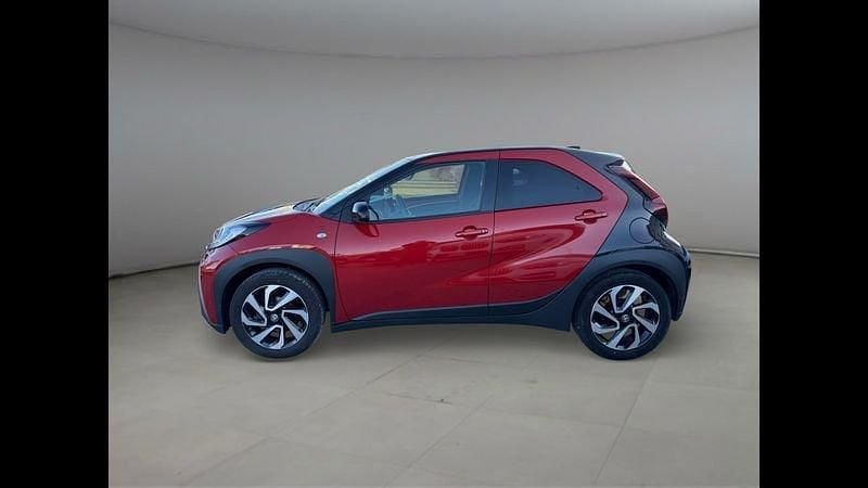 Usata Toyota Aygo X Trend 72 CV (52 kW) 2023 Rosso SUV