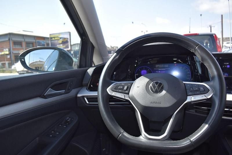 Usata VW Golf VIII Life 116 CV (85 kW) 2022 Grigio Berlina