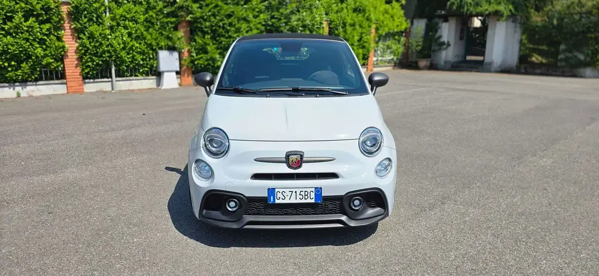 Usata Abarth 695C Competizione 179 CV (131 kW) 2023 Grigio Cabrio