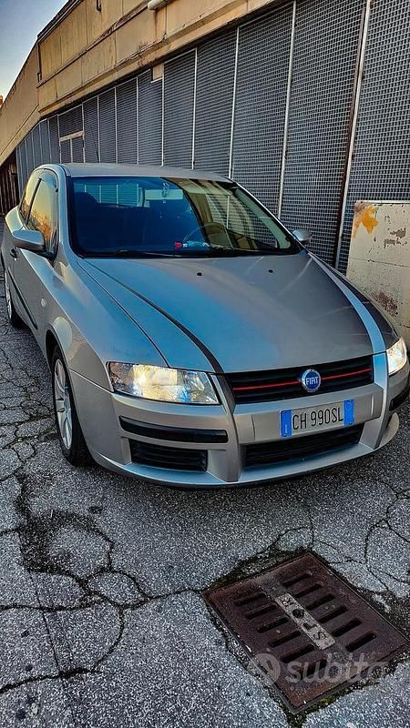 Usata Fiat Stilo 103 CV (75 kW) 2003 Grigio Utilitaria
