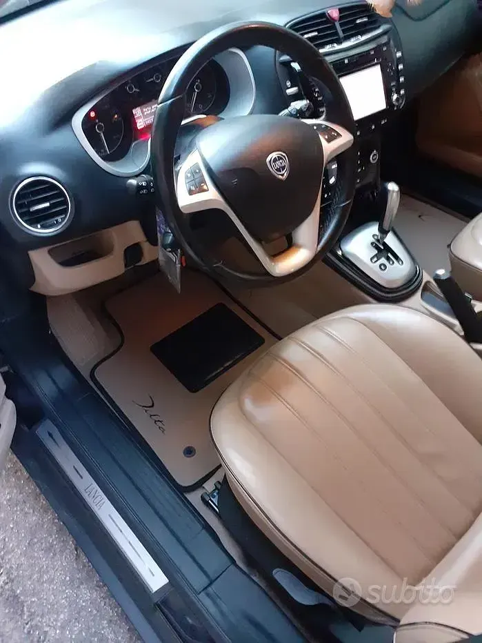 Usata Lancia Delta 120 CV (88 kW) 2012 Nero Utilitaria