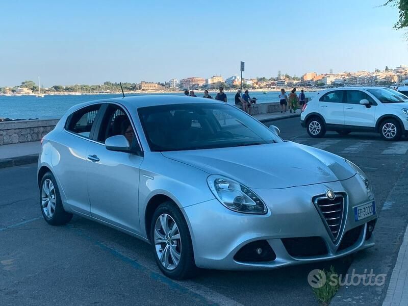 Grigio Usata 2013 Alfa Romeo Giulietta Due volumi | 8000 € (Cara) - Immagine 1/2