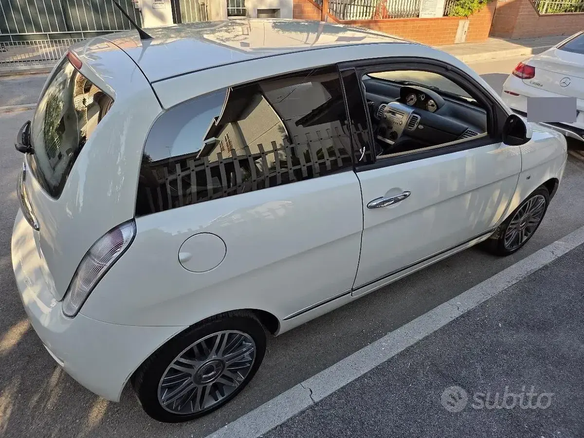 Usata Lancia Ypsilon 60 CV (44 kW) 2010 Bianco Utilitaria