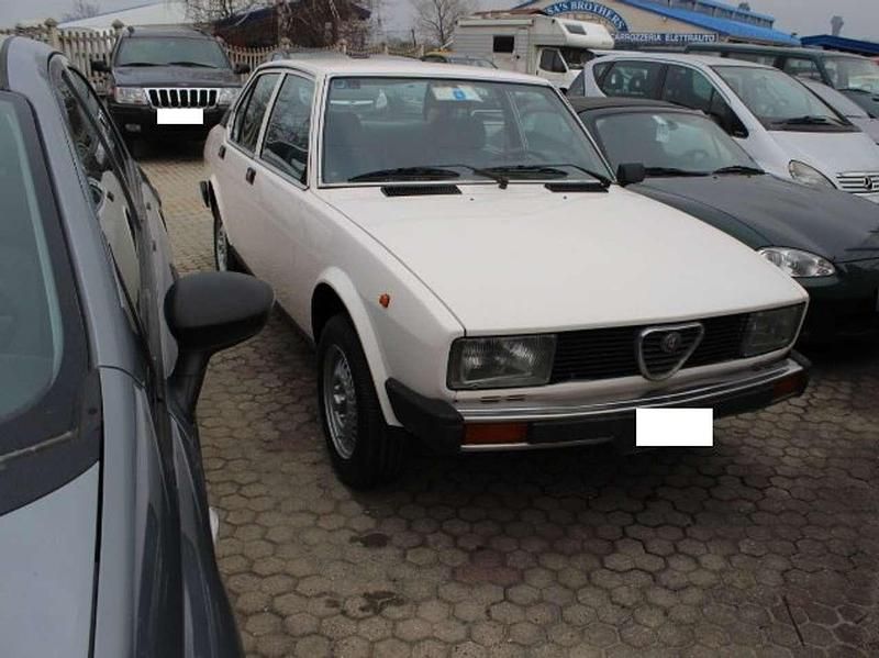 Bianco Usata 1979 Alfa Romeo Alfetta Tre volumi | 7800 € - Immagine 1/4