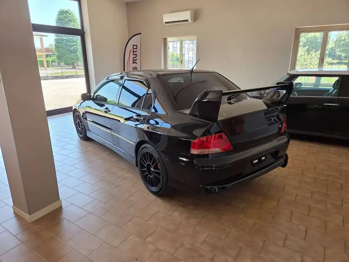 Usata Mitsubishi Lancer 280 CV (205 kW) 2001 Nero Berlina