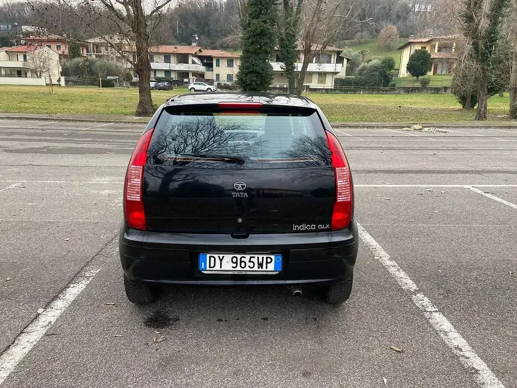 Usata Tata Indica 82 CV (60 kW) 2010 Nero Berlina