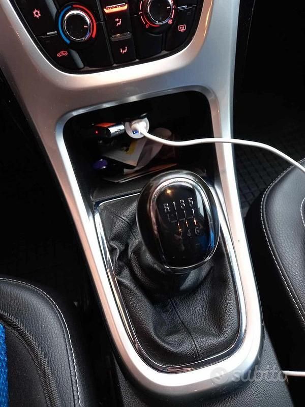 Usata Opel Astra 82 CV (60 kW) 2014 Berlina