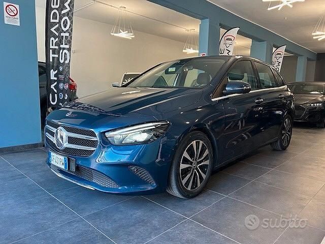 Usata Mercedes B180 Business 116 CV (85 kW) 2021 Blu Monovolume