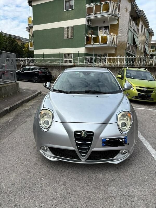 Grigio Usata 2011 Alfa Romeo MiTo Due volumi | 6800 € (Buon prezzo) - Immagine 1/4