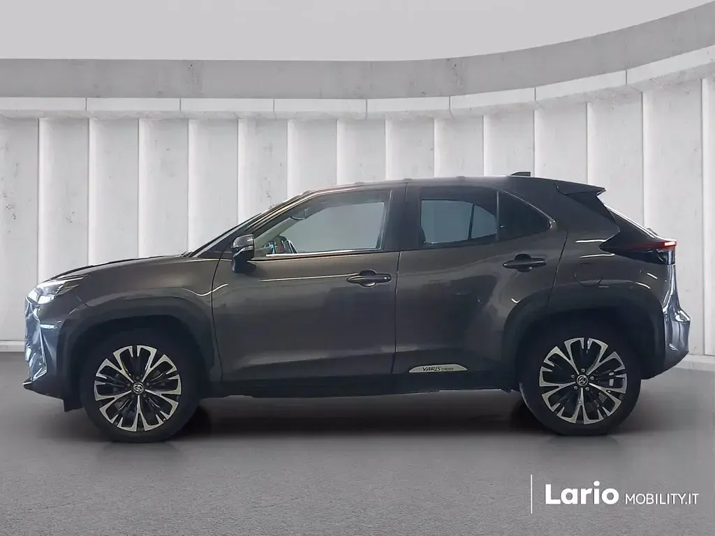 Usata Toyota Yaris Cross Lounge 116 CV (85 kW) 2022 Grigio metallizzato SUV