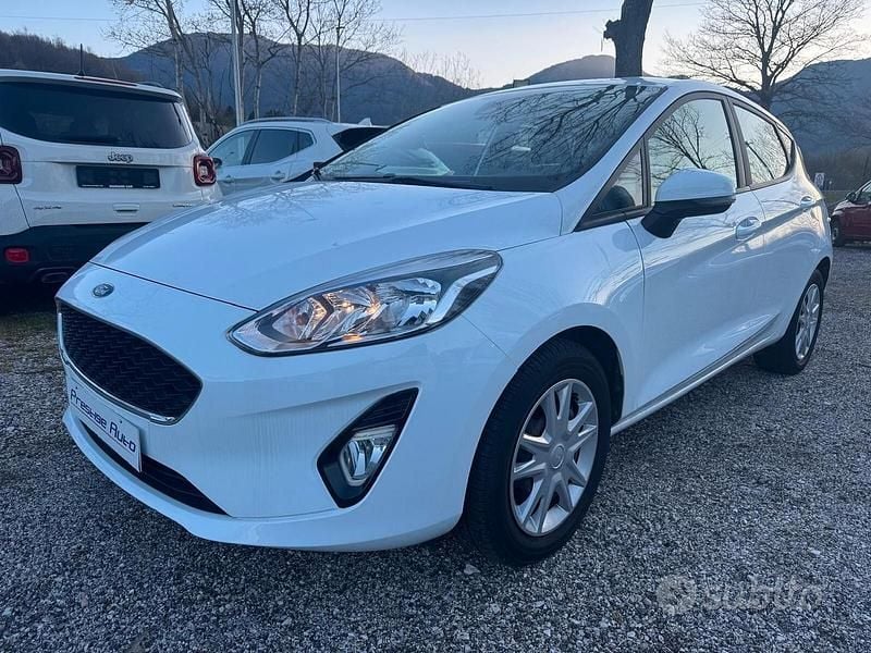 Usata Ford Fiesta 85 CV (62 kW) 2018 Bianco Utilitaria