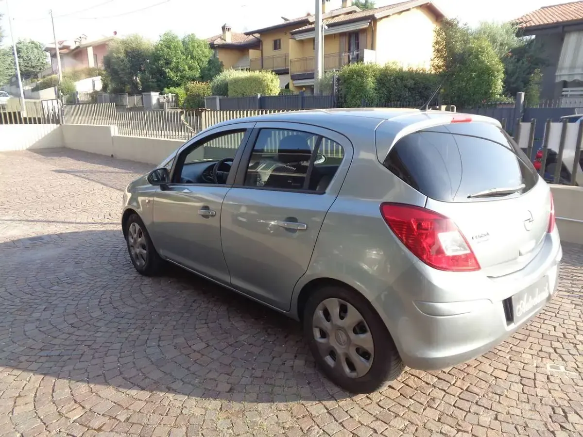 Usata Opel Corsa Edition 80 CV (58 kW) 2010 Grigio Utilitaria