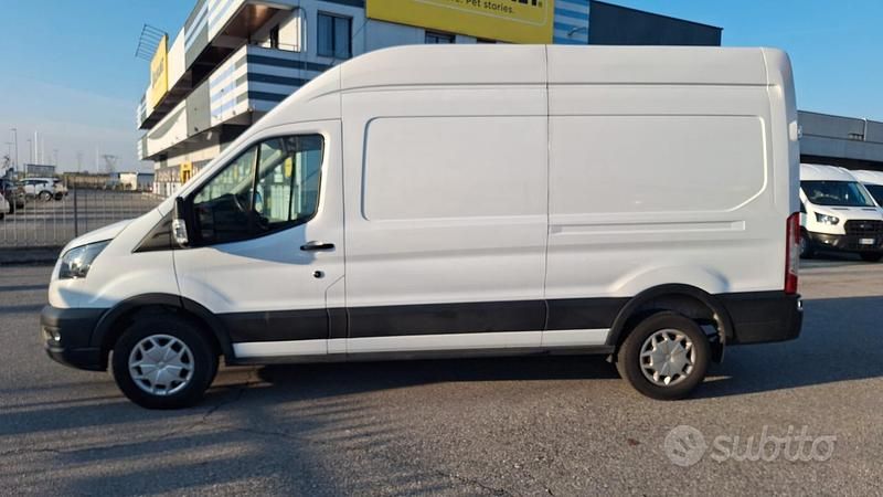 Begagnad Ford Transit Trend 131 HK (96 kW) 2022 Vit Sedan