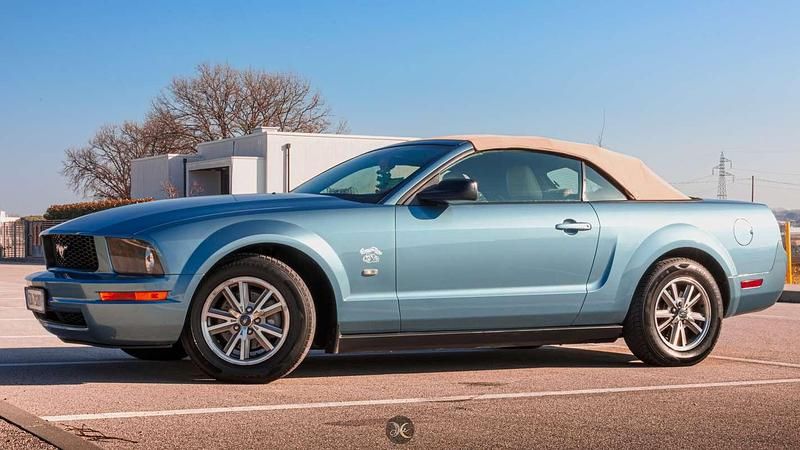 Usata Ford Mustang Convertible 213 CV (156 kW) 2005 Blu/azzurro Cabrio