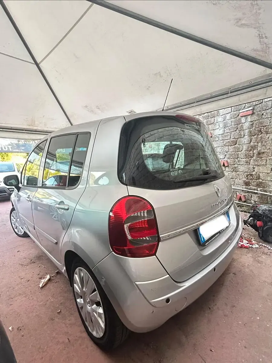 Usata Renault Modus 74 CV (54 kW) 2013 Grigio