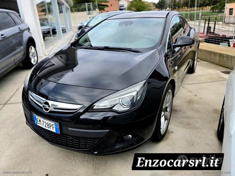 Nero Usata 2012 Opel Astra GTC Cosmo Berlina | 5999 € (Buon prezzo) - Immagine 1/4