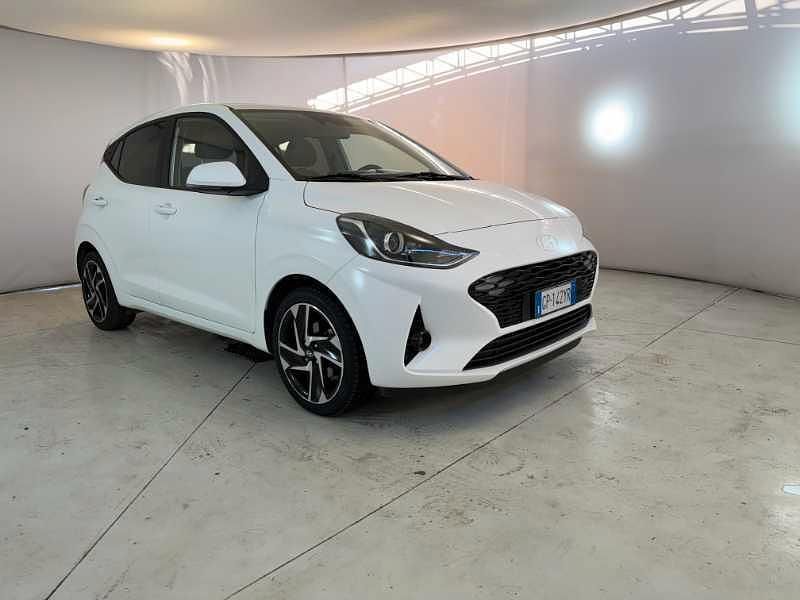 Usata Hyundai i10 67 CV (49 kW) 2023 Bianco Utilitaria