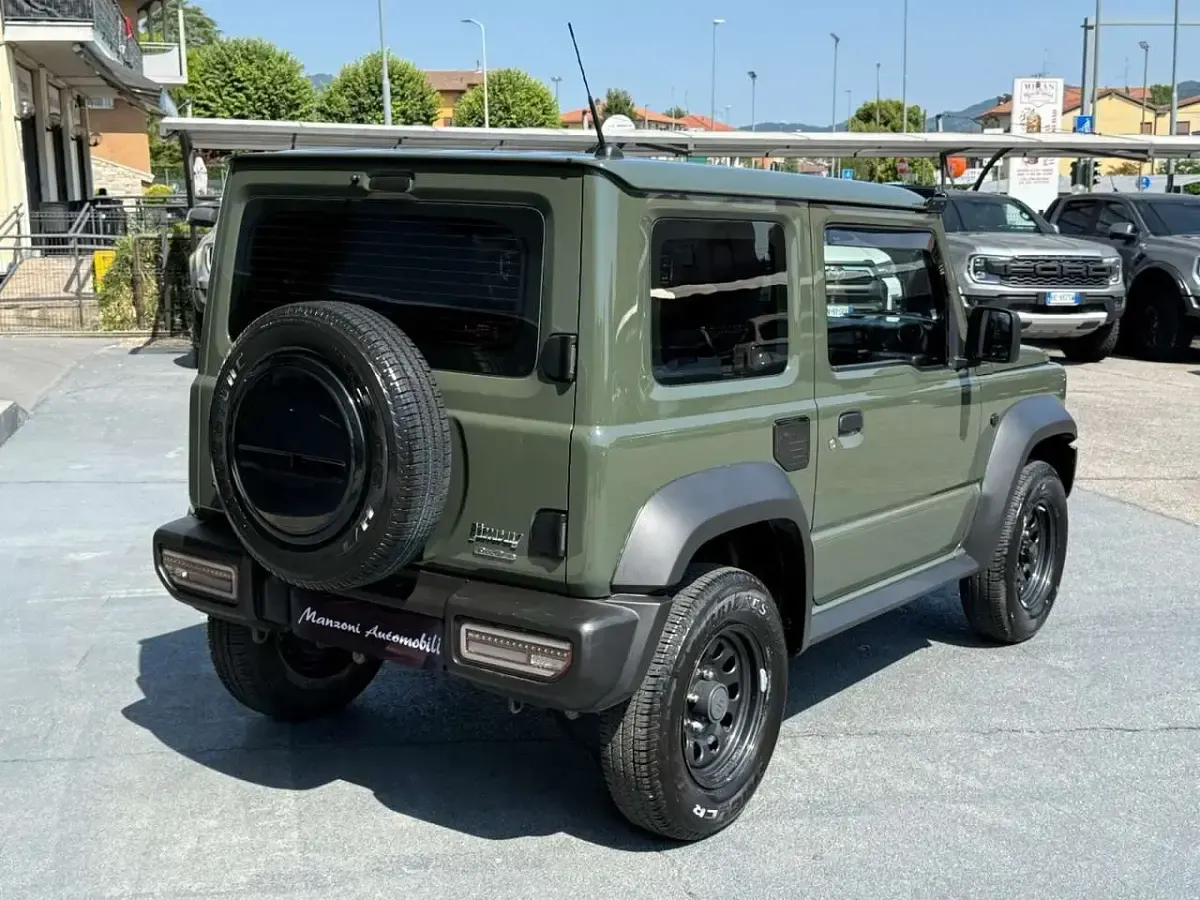 Usata Suzuki Jimny 102 CV (75 kW) 2021 Verde SUV